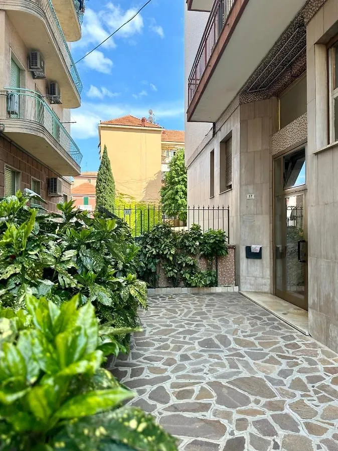 Hostdomus - Casa Corallo Alassio