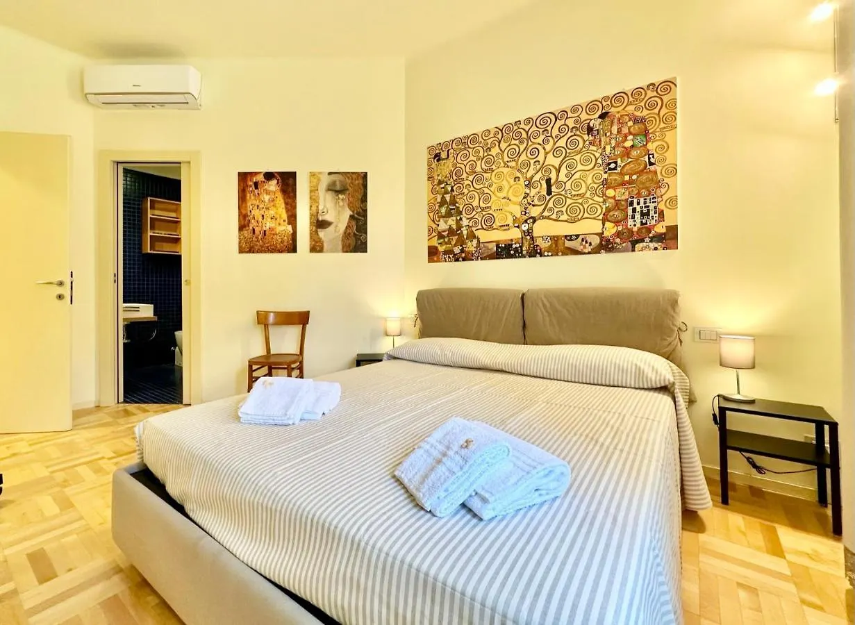 Hostdomus - Casa Corallo Alassio Italy